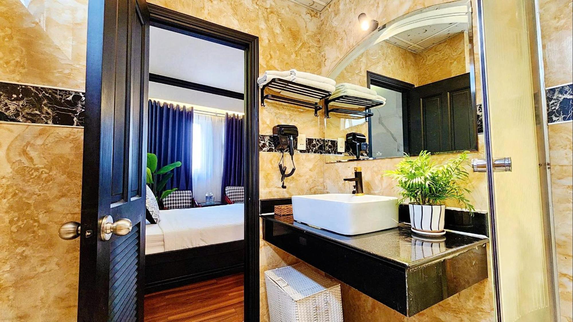 Khách Sạn&spa Rosa 3* TP. Hồ Chí Minh